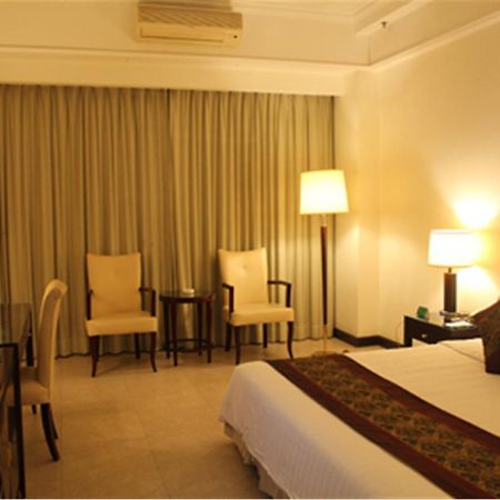 Clifford Golden Lake Hotel Foshan Eksteriør bilde