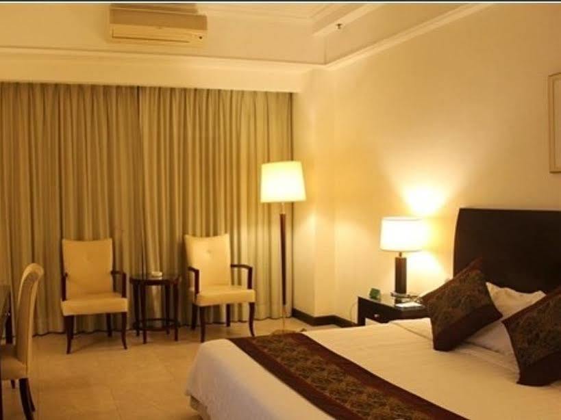 Clifford Golden Lake Hotel Foshan Eksteriør bilde